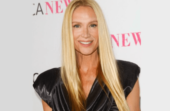 Kelly Lynch Net Worth